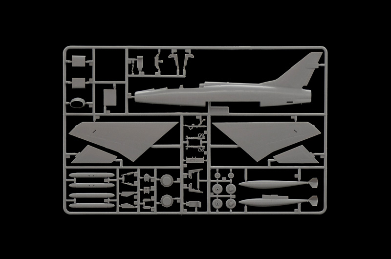 1398 - F-100F SUPER SABRE - Imagem 3