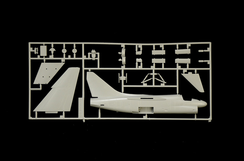1411 - A-7E CORSAIR II - Imagem 14