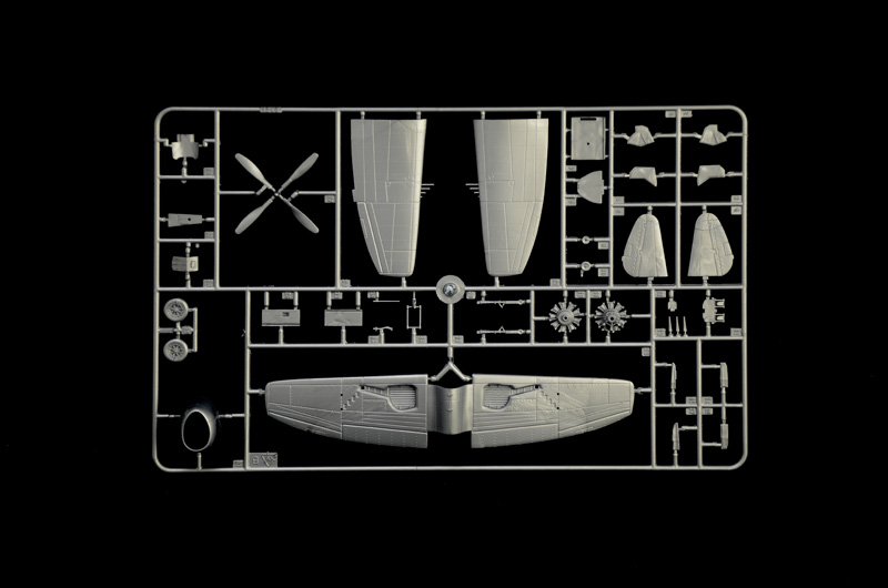 35102 -WAR THUNDER - P-47 N & P-51 D (1 : 72) - Imagem 7
